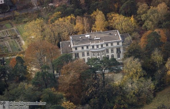 Luftaufnahmen der Villa am Wannsee 56-58, wo die Wannseekonferenz stattfand (20. Januar 1942)